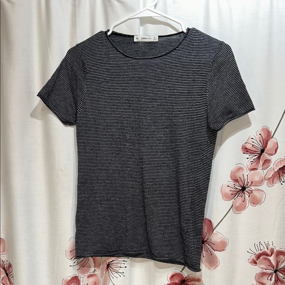 ZARA Knit Short Sleeved Women’s Shirt • Size Medium - Picture 1 of 4